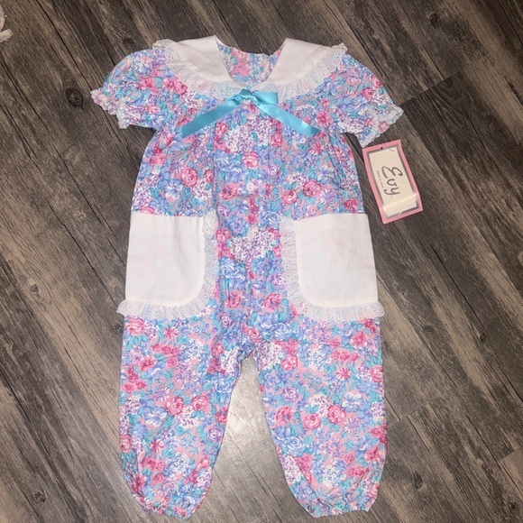 Other - Vintage vintage-baby romper with a floral print, white collar, NWT size 18
